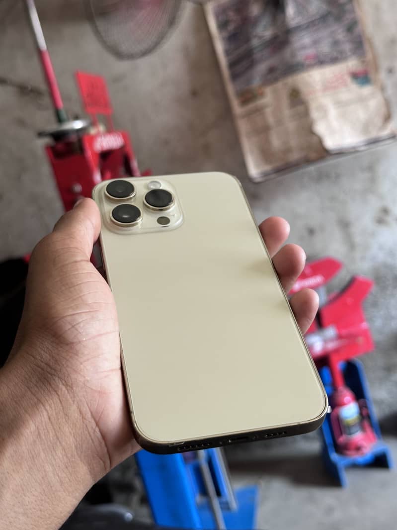 Apple iPhone 14 Pro Max 1