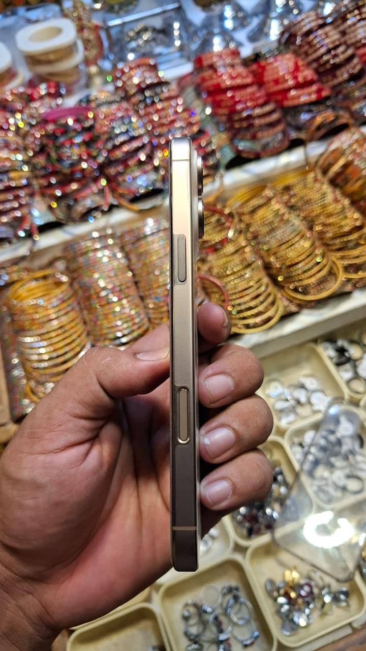 Apple iPhone 16 Pro Max 1