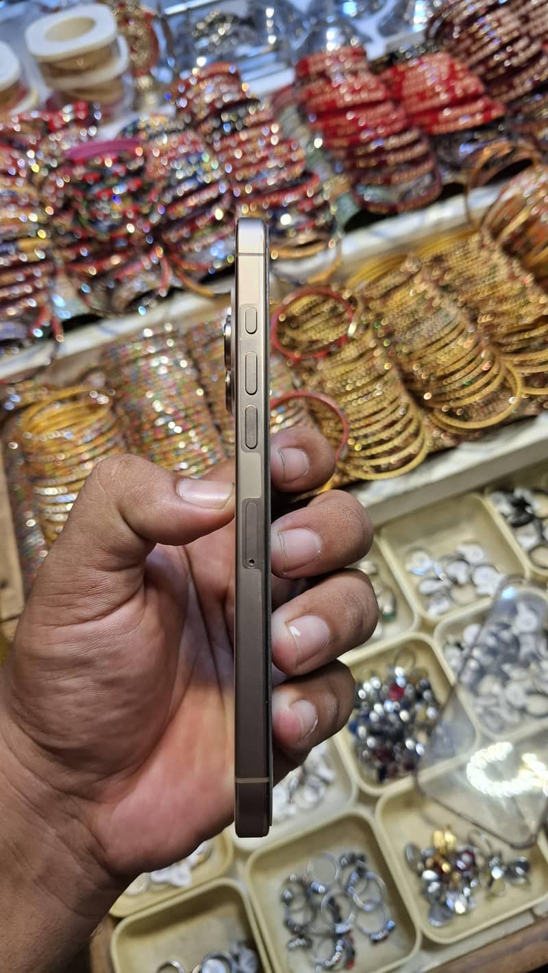 Apple iPhone 16 Pro Max 3