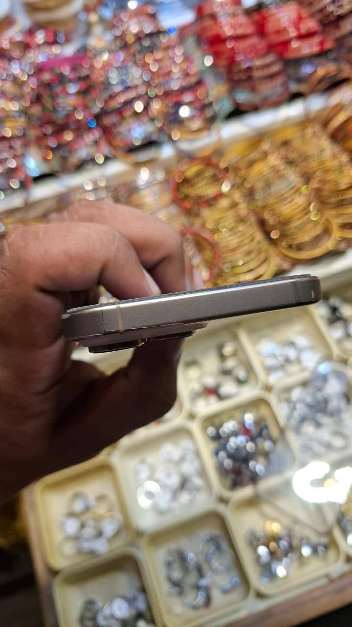 Apple iPhone 16 Pro Max 5