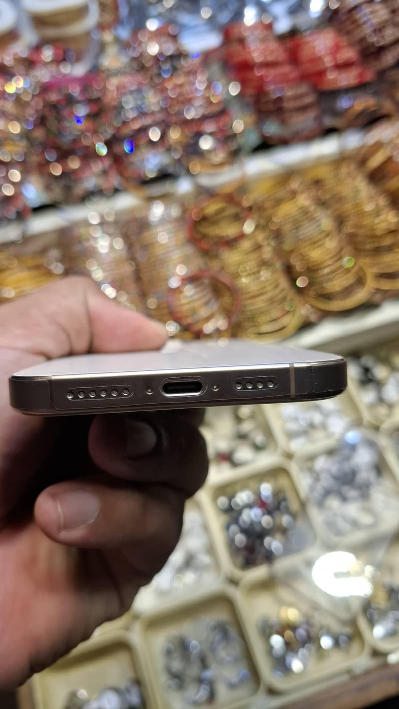 Apple iPhone 16 Pro Max 8