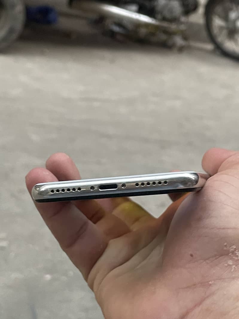 Apple iPhone X 5