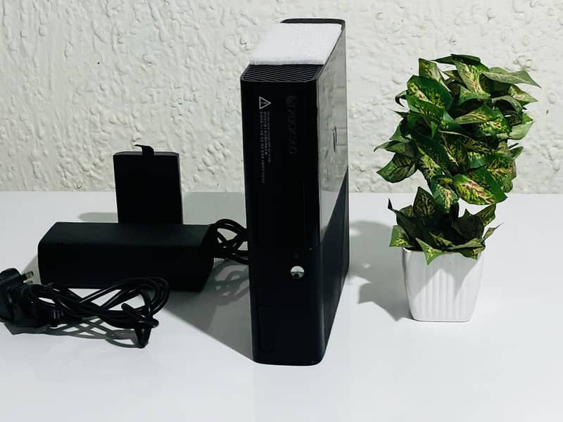 Xbox 360 e-slim 1