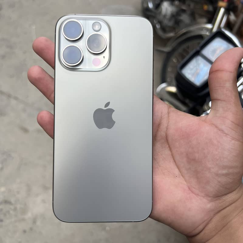 Apple iPhone 15 Pro Max 2