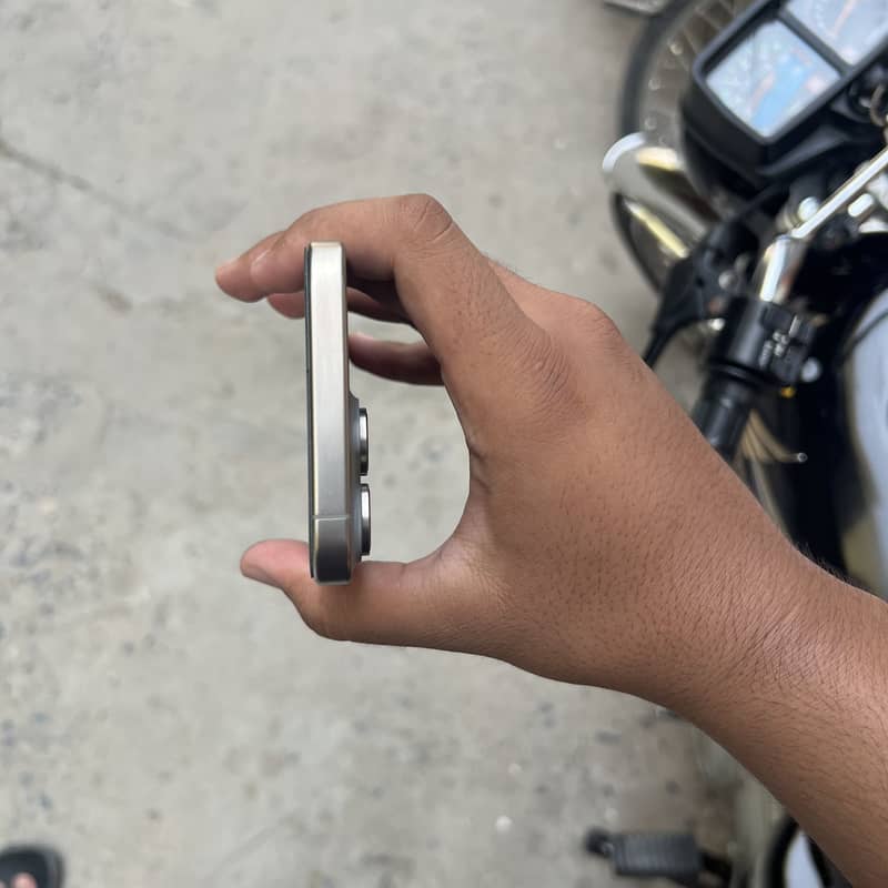Apple iPhone 15 Pro Max 5