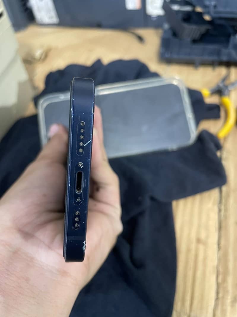 Apple iPhone 12 3