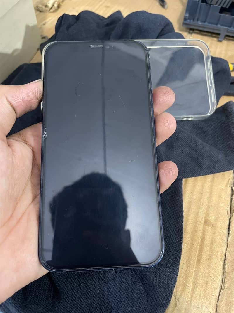 Apple iPhone 12 4