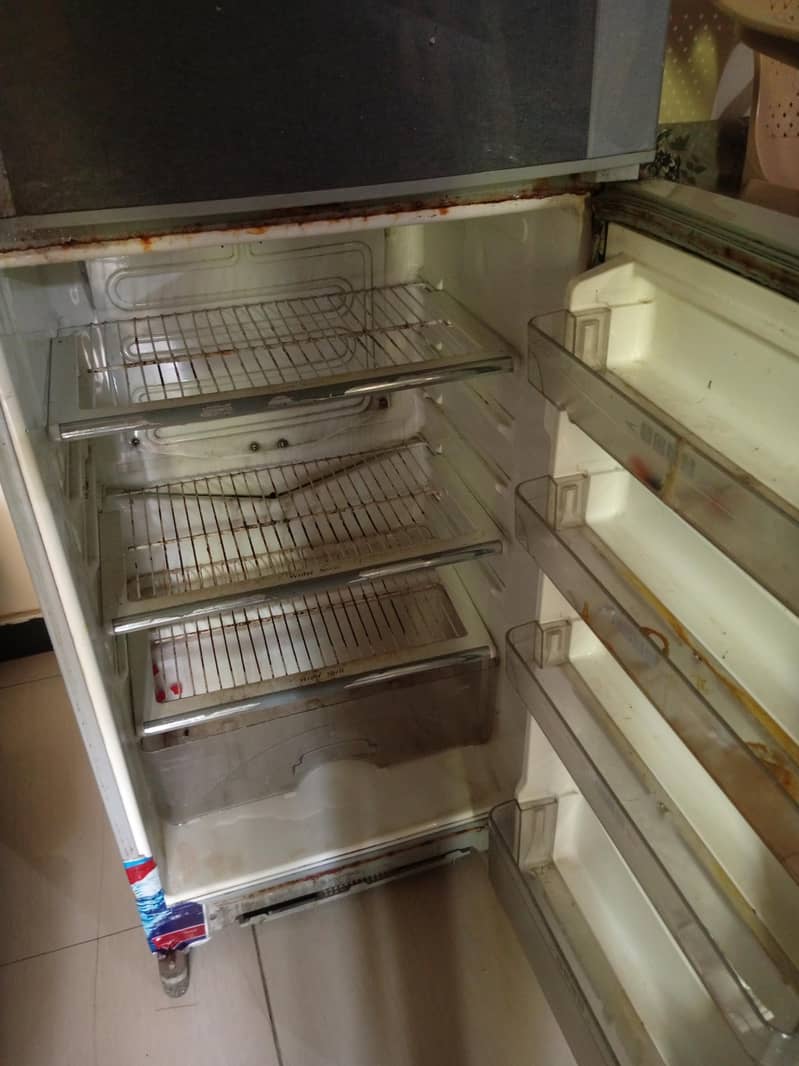 REFRIGERATOR 2