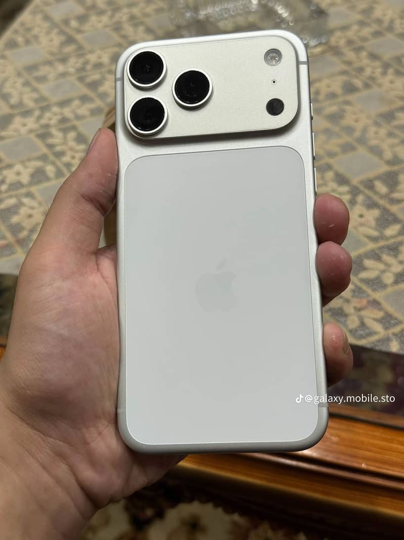 Apple iPhone 17 Pro Max 0