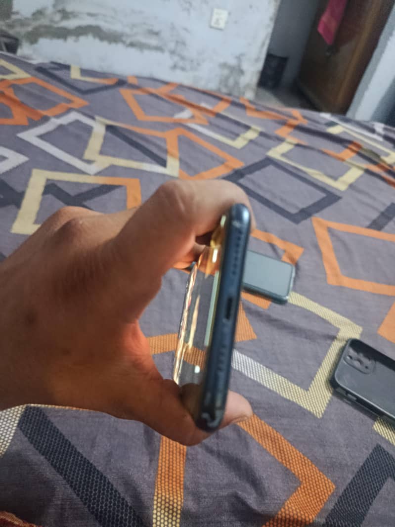 Apple iPhone 11 Pro Max 2