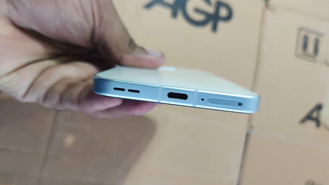 OPPO Reno 14 4