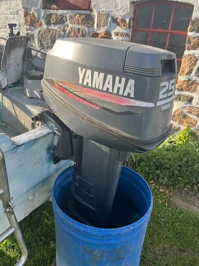 Yamaha 25 hp outboard engine