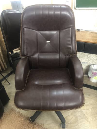 Bigboss office revolving chair