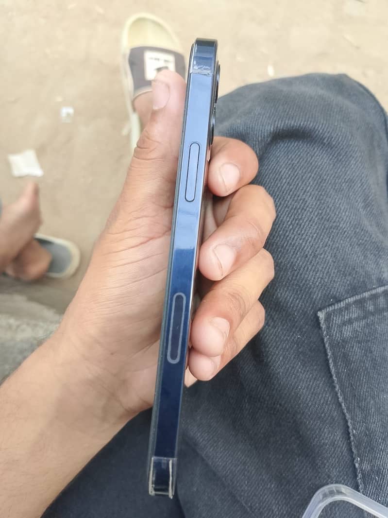 Apple iPhone 12 1