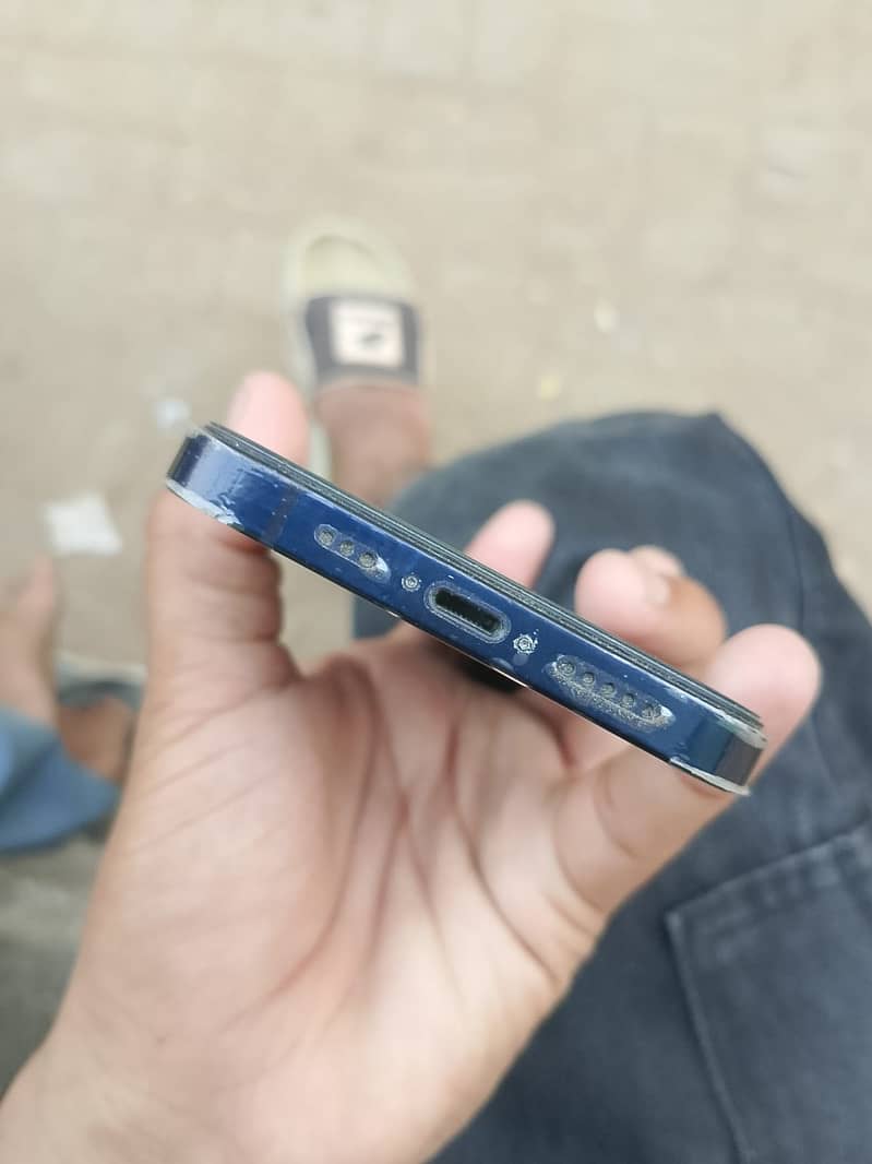 Apple iPhone 12 2