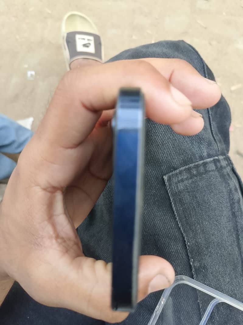 Apple iPhone 12 3