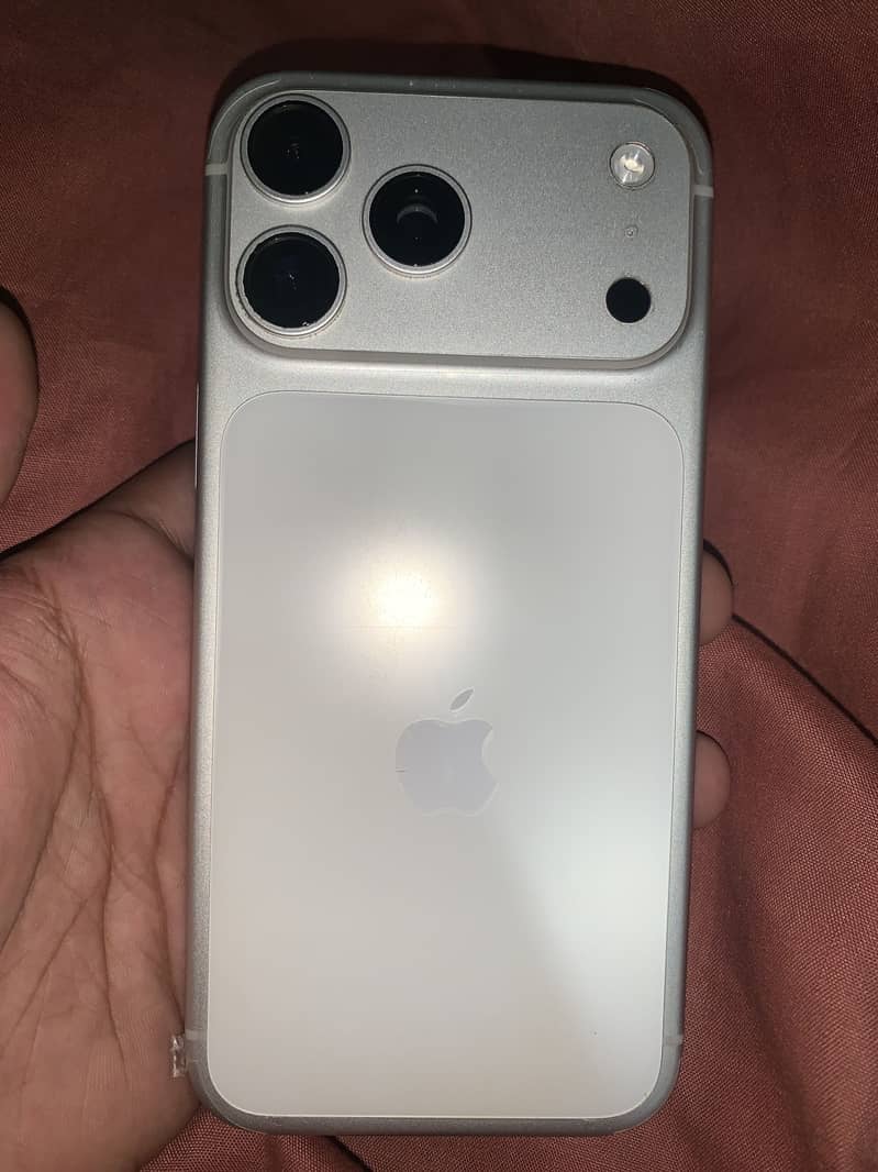 Apple iPhone 17 Pro Max 0
