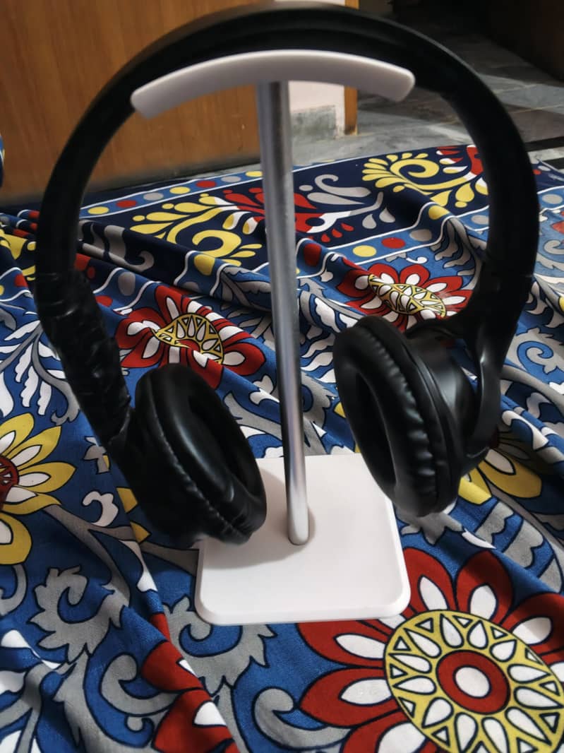 Headphone stand 1