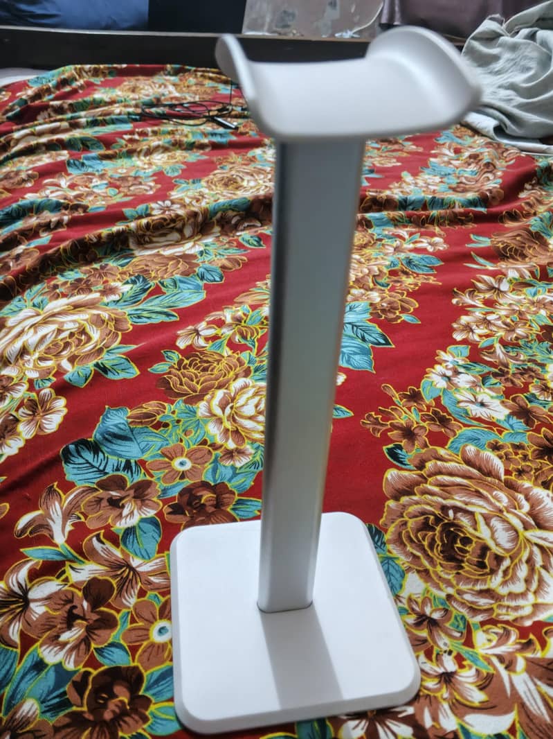 Headphone stand 2