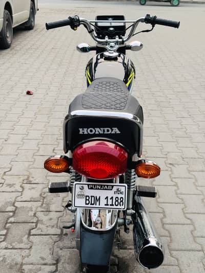 Honda 125 black cloure