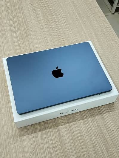 Apple Mac Air m5 15" inch 16GB 512GB