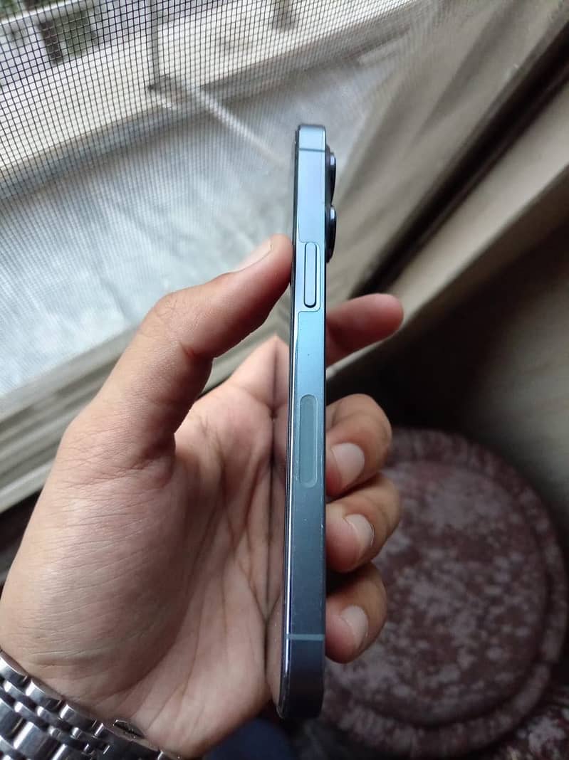 Apple iPhone 13 Pro 4