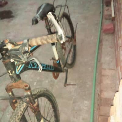 Cycle back gray khrab hai