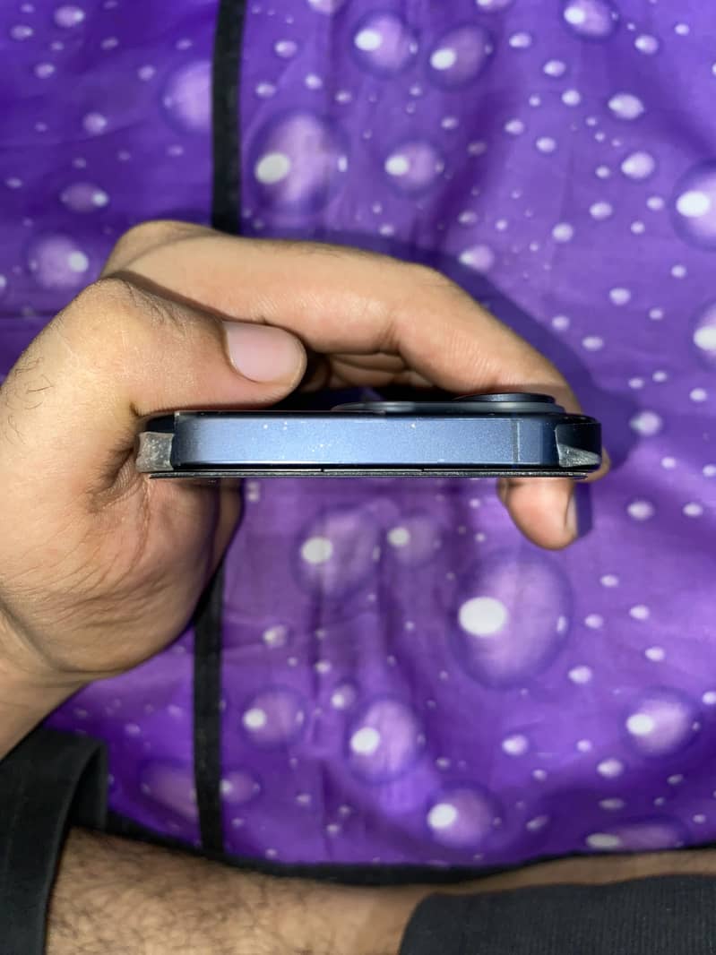 Apple iPhone 15 Pro 3