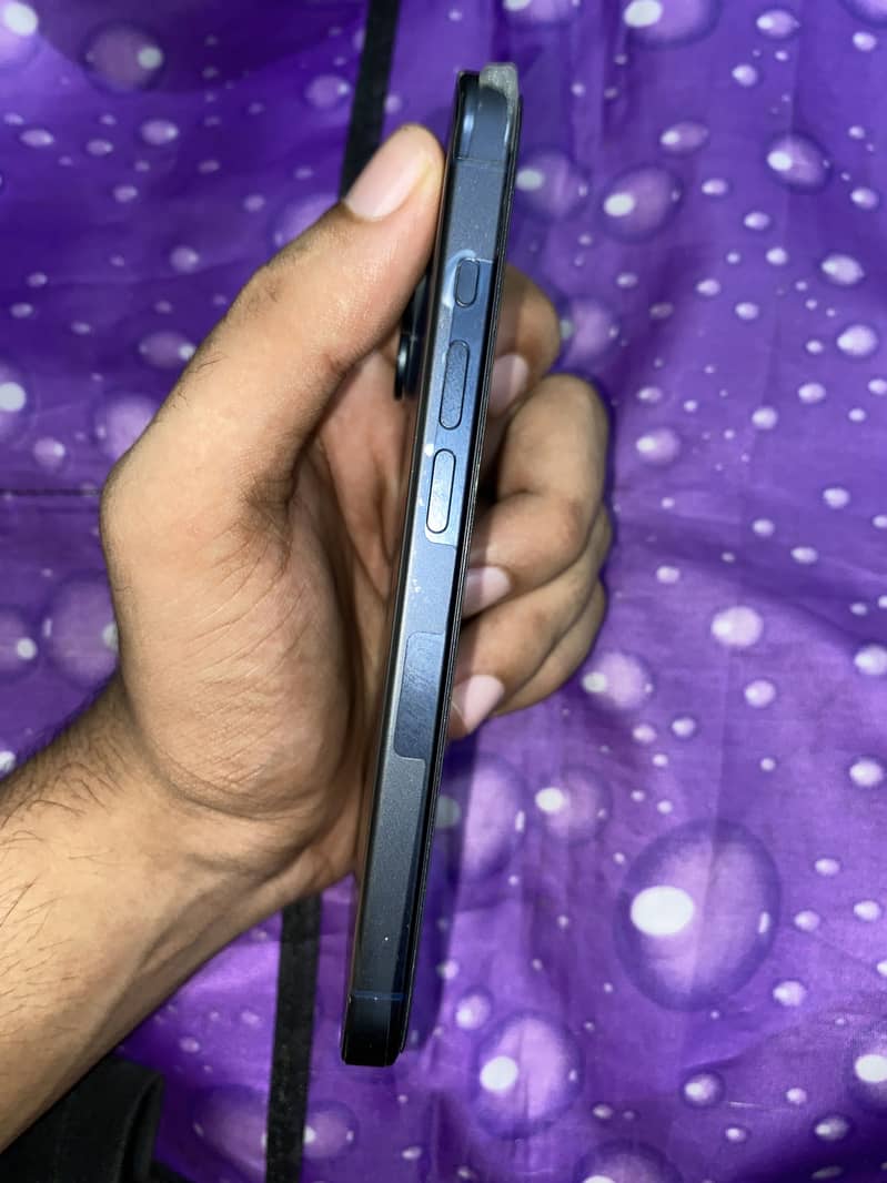 Apple iPhone 15 Pro 4