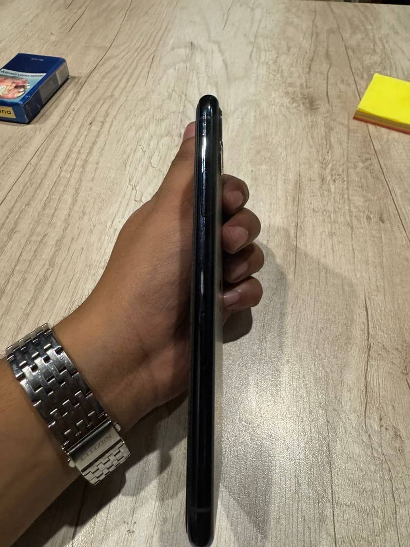 Apple iPhone 11 Pro Max 4