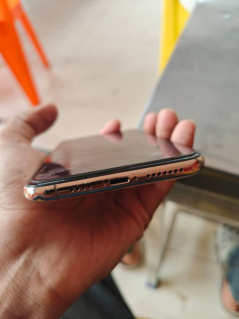 Apple iPhone 11 Pro Max 2