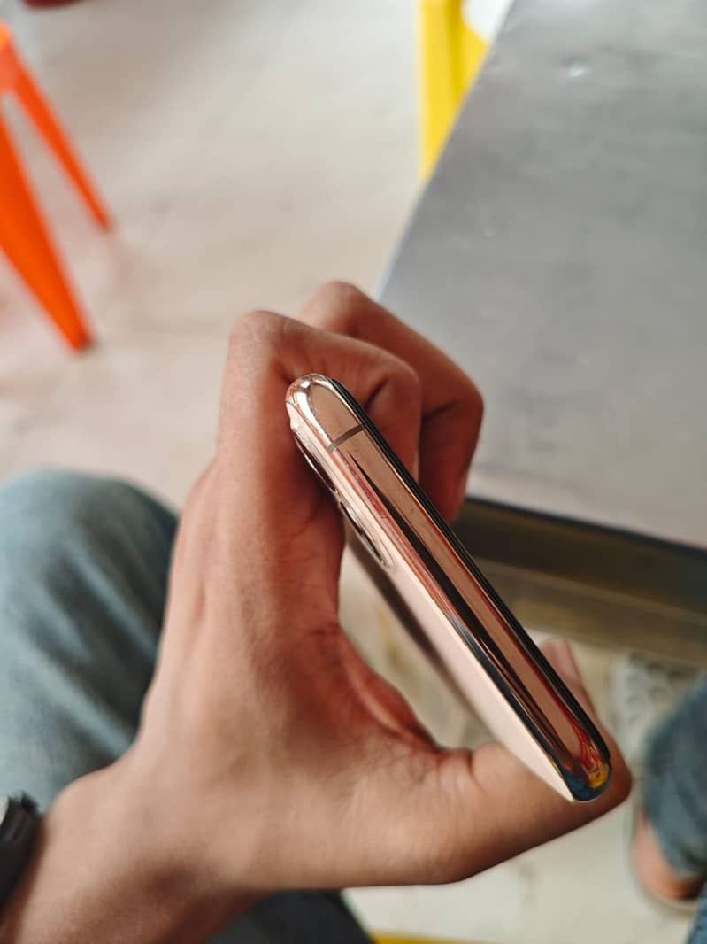 Apple iPhone 11 Pro Max 3