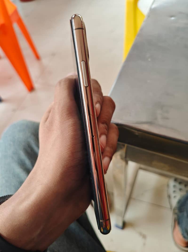 Apple iPhone 11 Pro Max 5