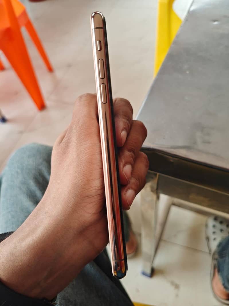 Apple iPhone 11 Pro Max 6