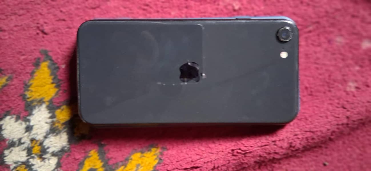 Apple iPhone SE 2020 1