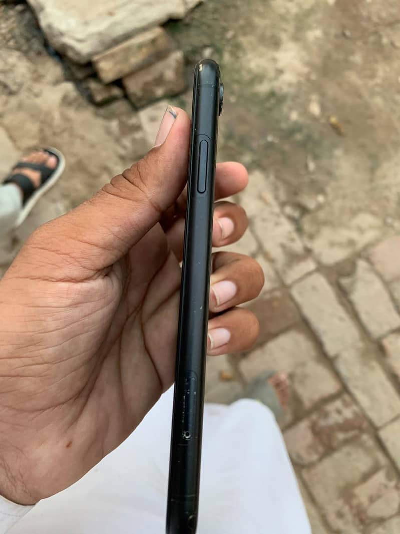 Apple iPhone XR 4