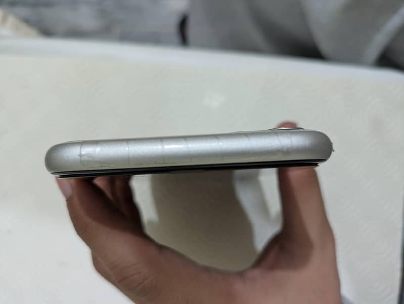 Apple iPhone 11 2