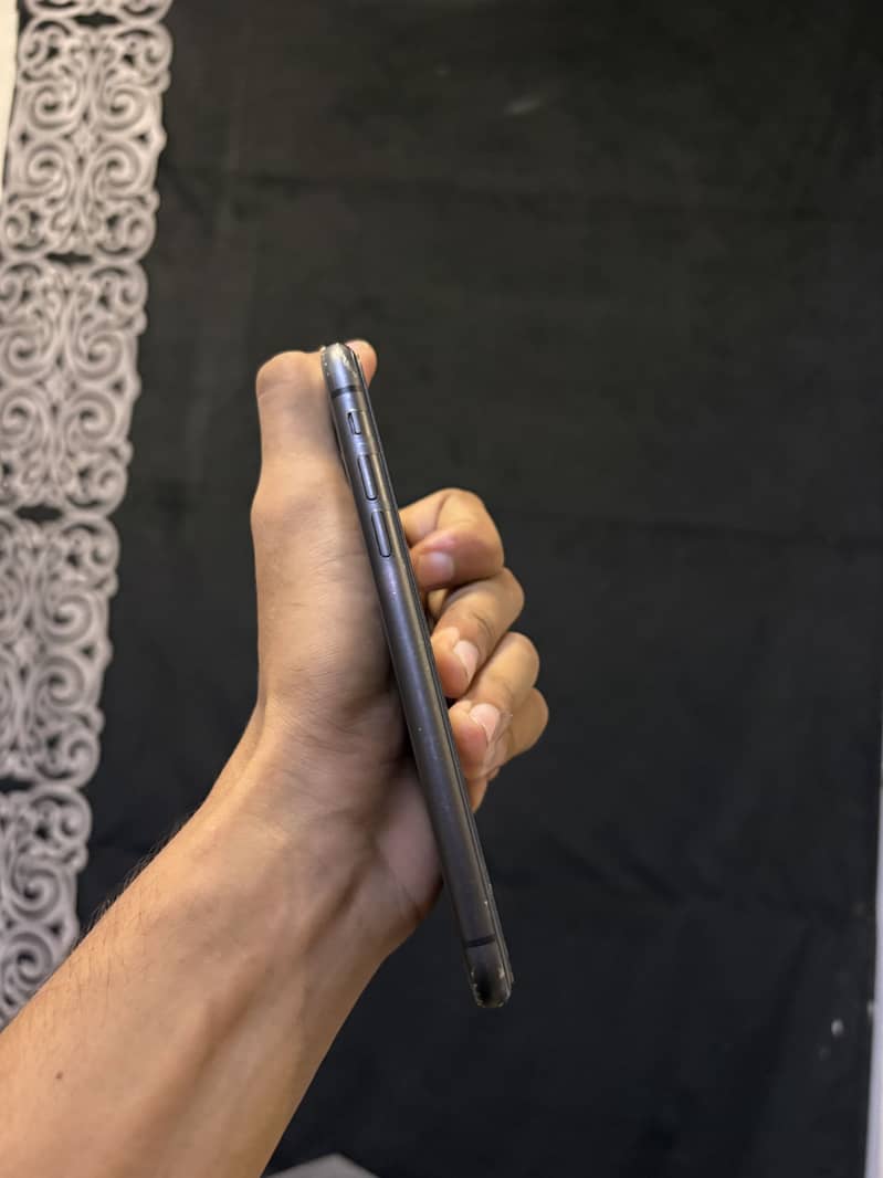 Apple iPhone 11 3