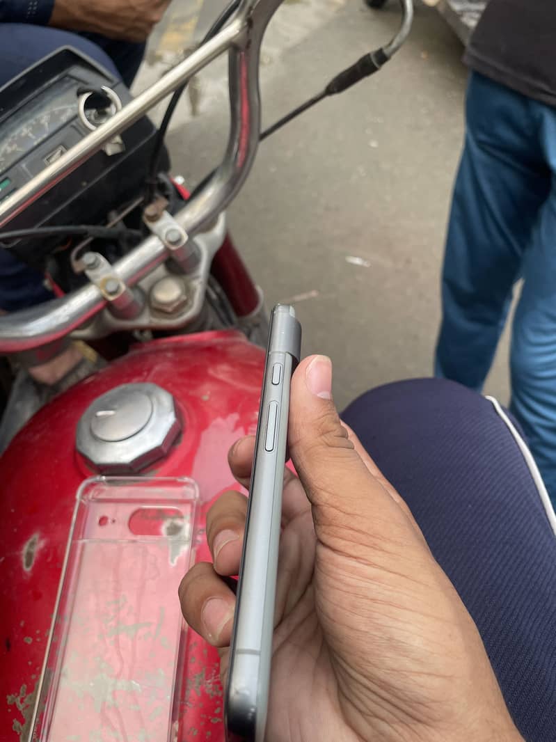 Google Pixel 8 3
