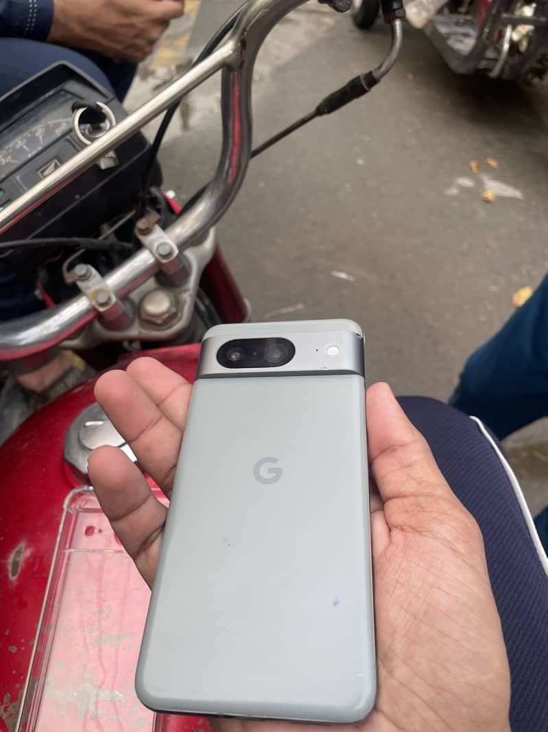 Google Pixel 8 5