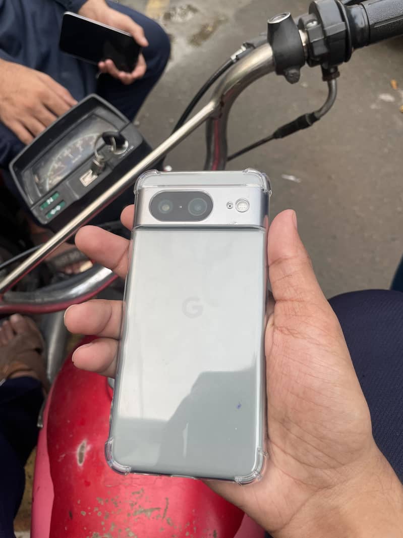 Google Pixel 8 11