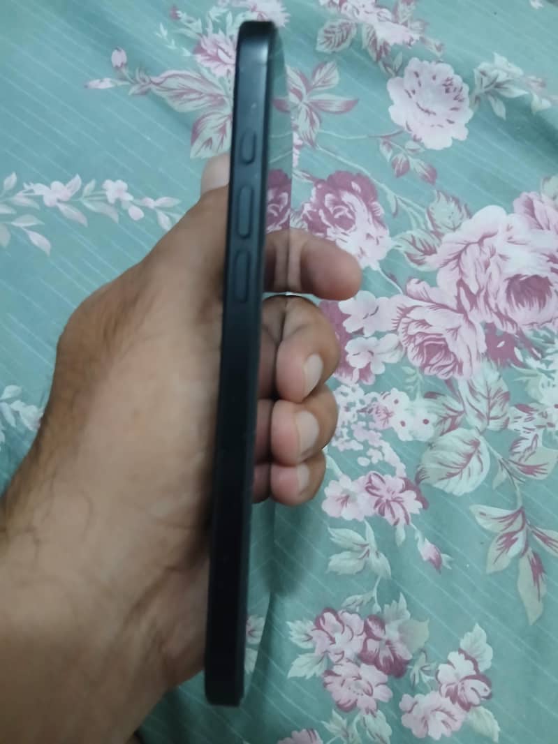 Apple iPhone 16 Pro Max 3