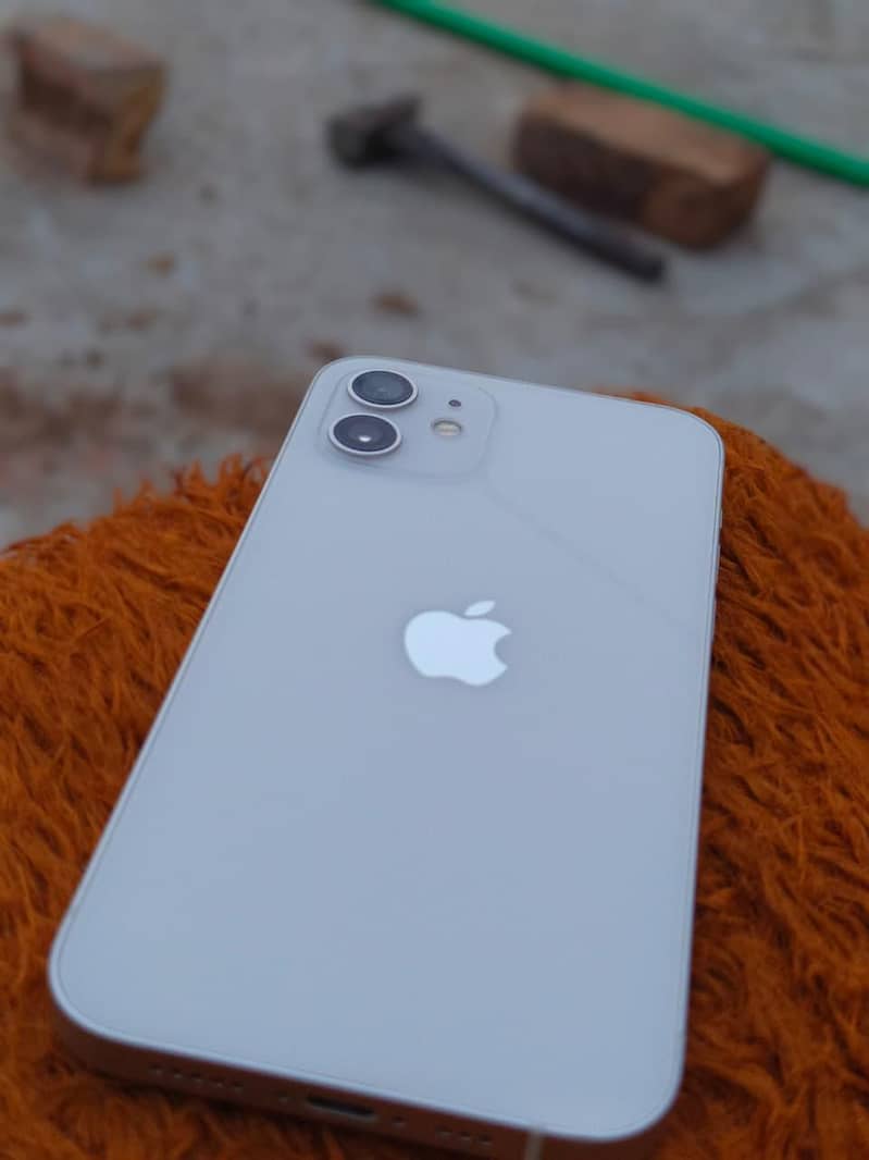 Apple iPhone 12 6