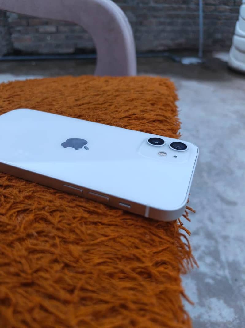 Apple iPhone 12 8