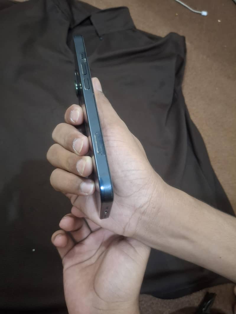 Apple iPhone 13 2