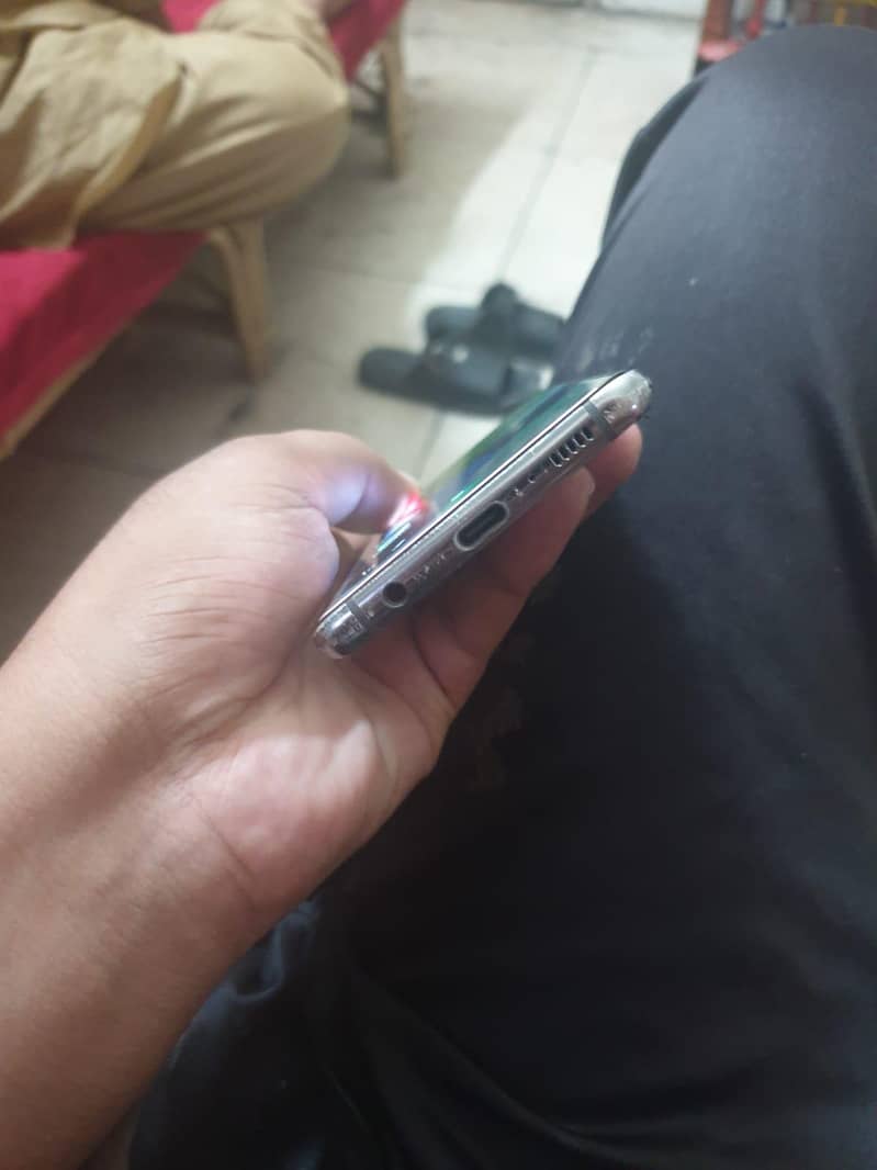 Samsung Mobile S10 5
