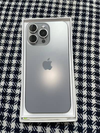 Apple iPhone 15 Pro Max natural titanium