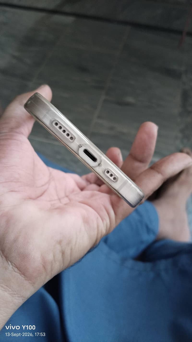 Apple iPhone 13 2