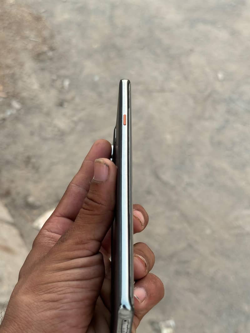 Tecno CAMON 40 Pro 4