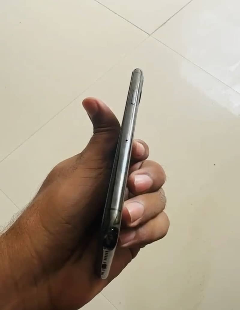 Apple iPhone 11 Pro 3